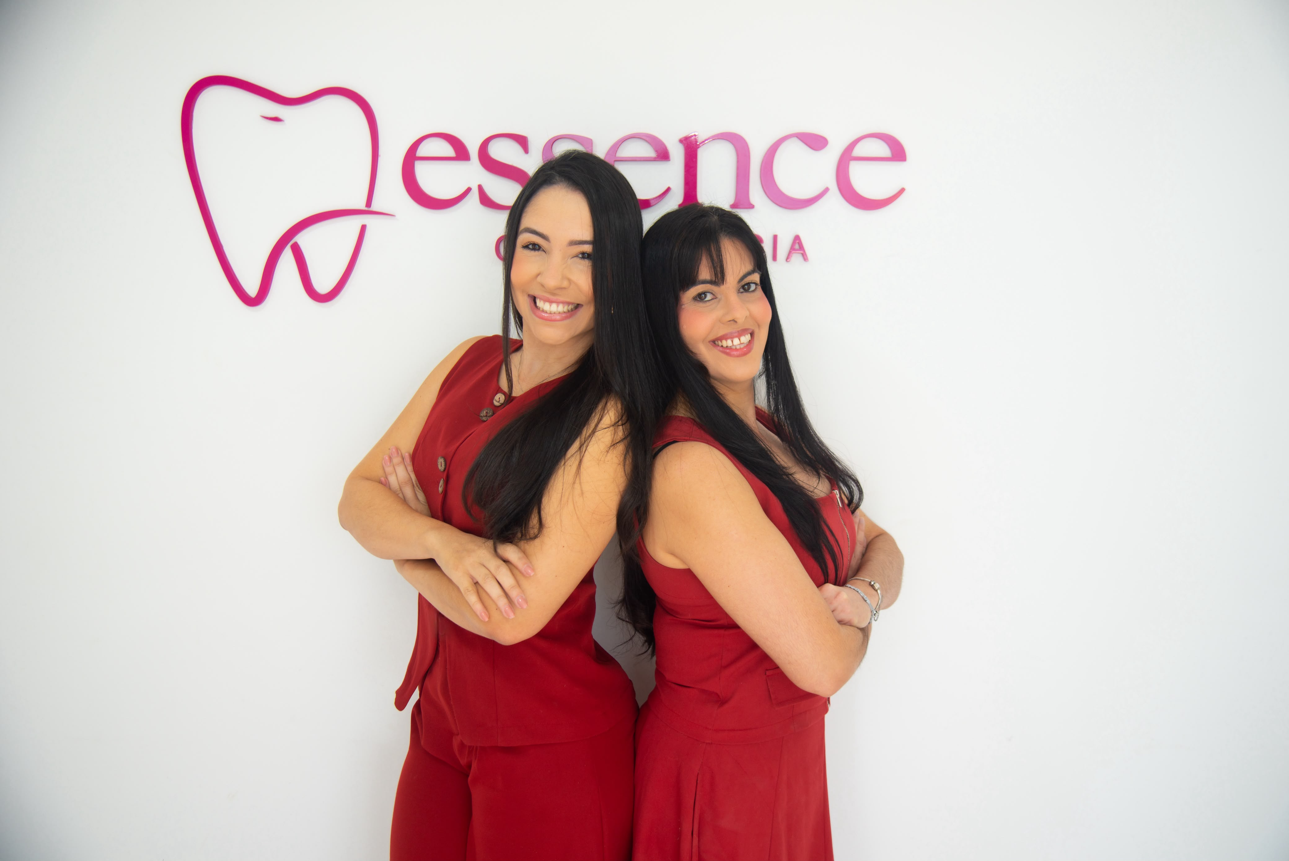 Dra. Marcella Oliveira e Dra. Salma Miranda na Essence Odontologia